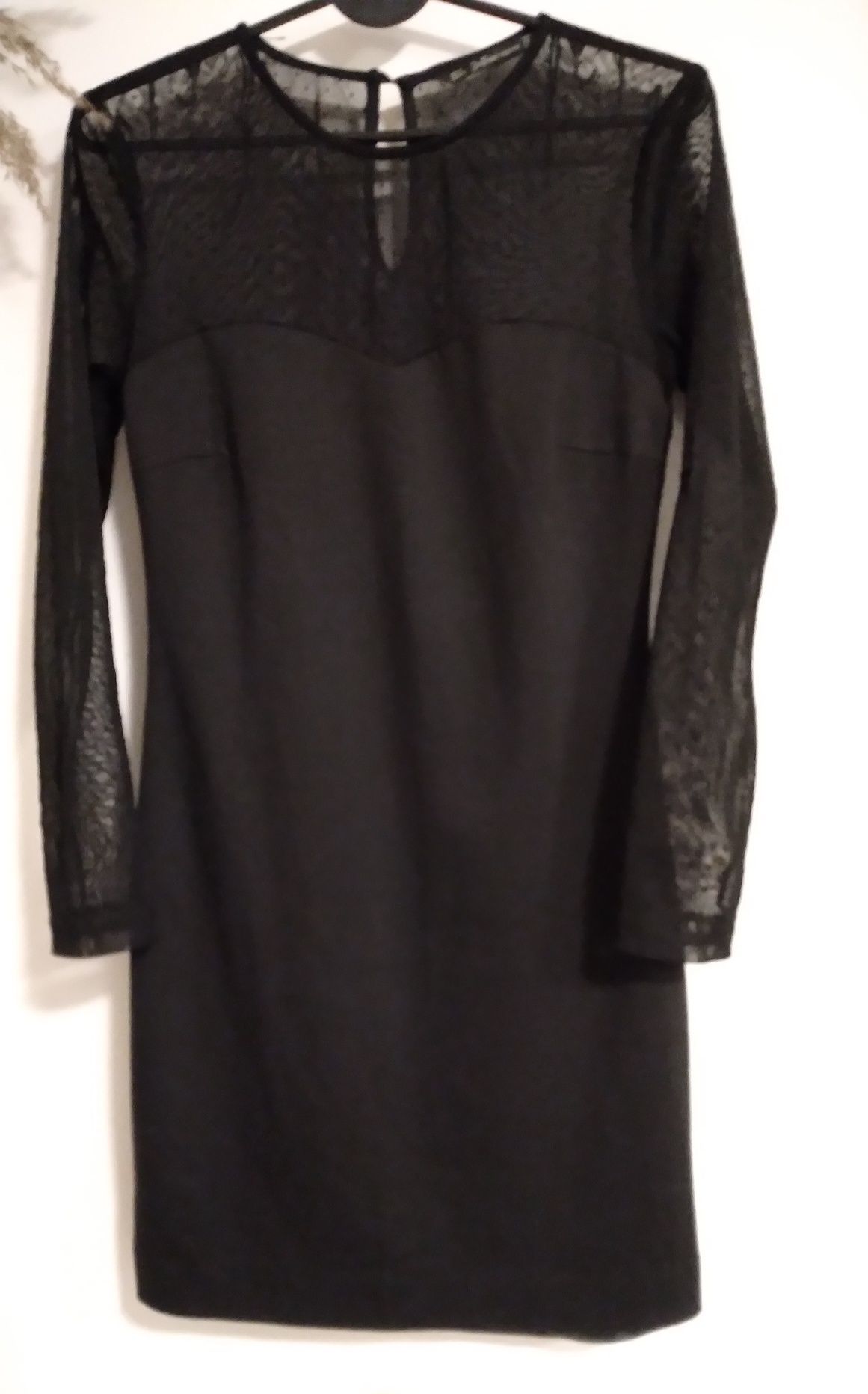 Czarna sukienka na potrzewce - Zara