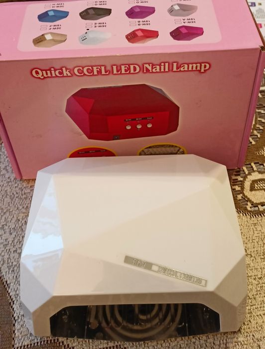 Lampa LED do paznokci.