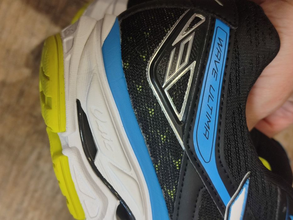 Кросівки чоловічі Mizuno