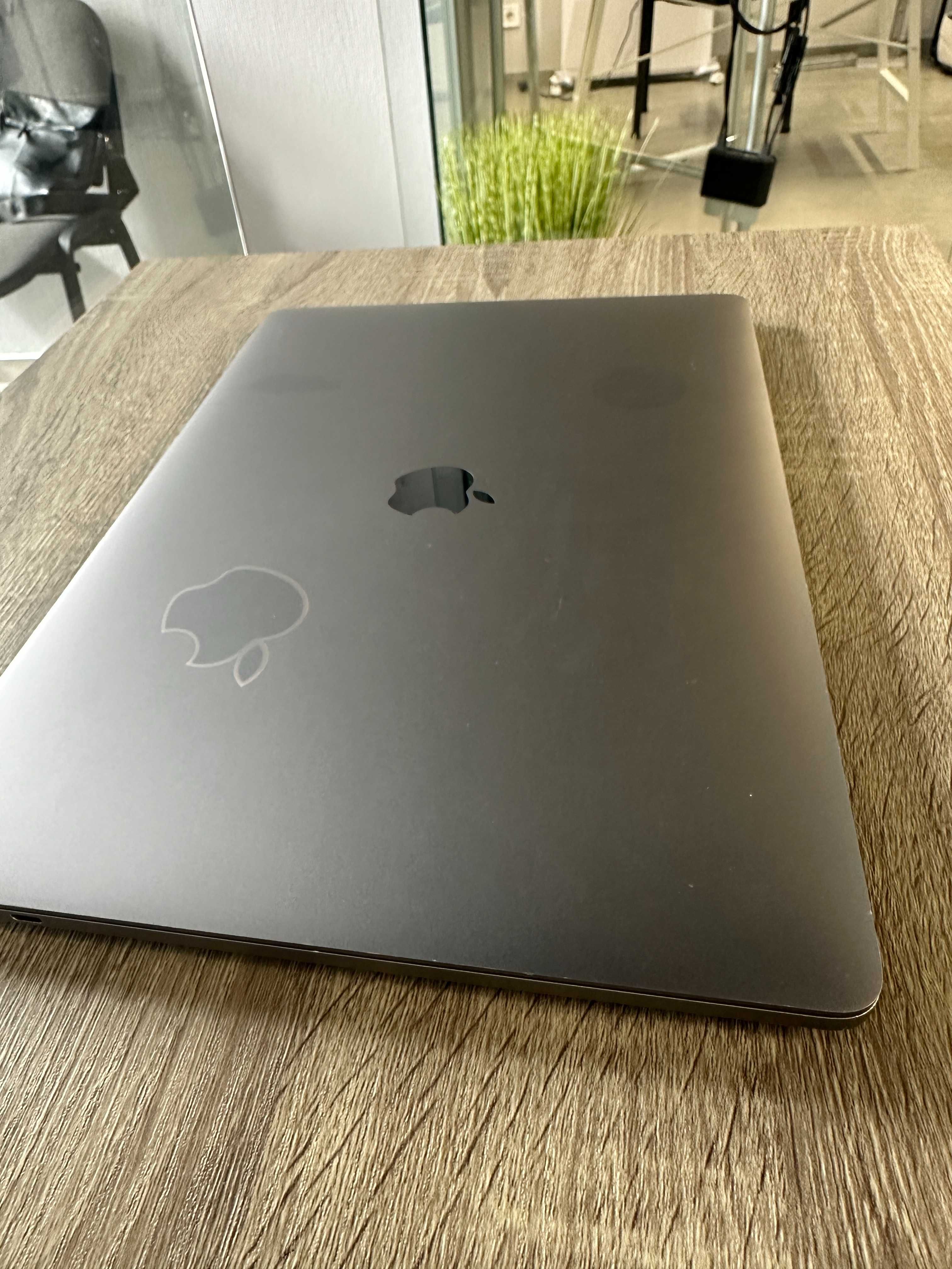 Apple MacBook Pro 15'' 256GB 2016 touch bar Space Gray