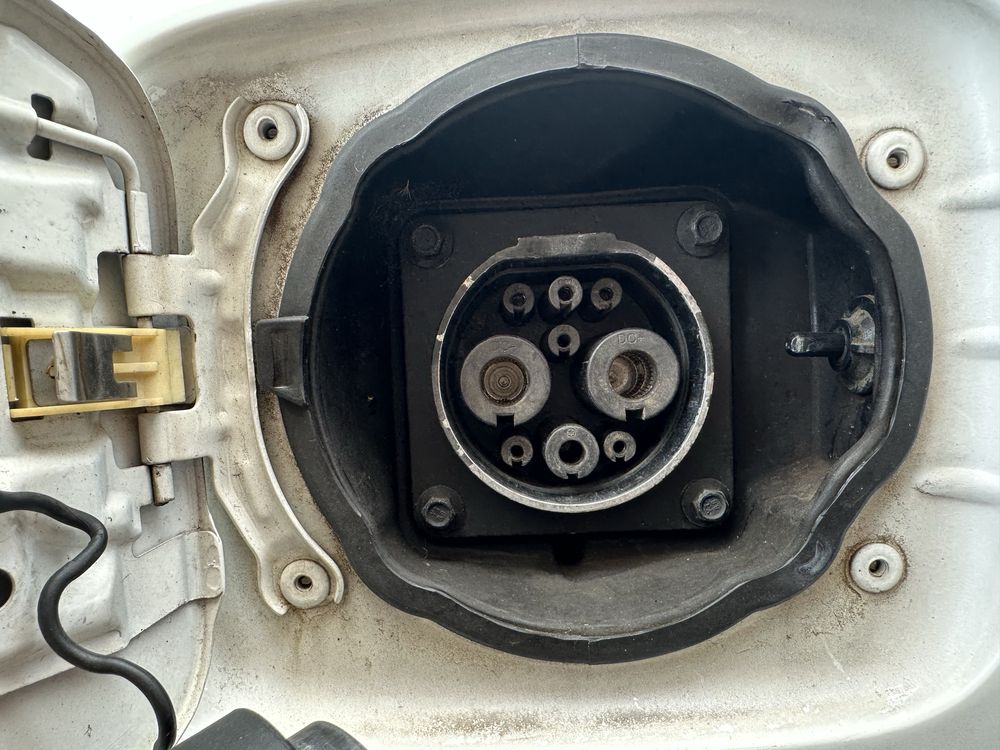 Geely Emgrand EV450