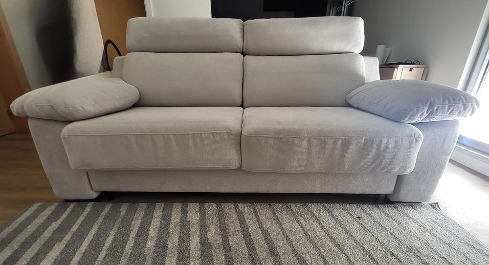Sofá-cama semi-novo