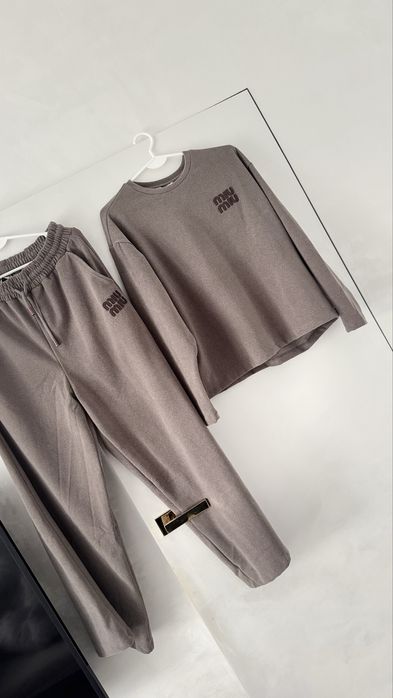 Piekny dres Miu miu rozmiar L brąz fango Premium