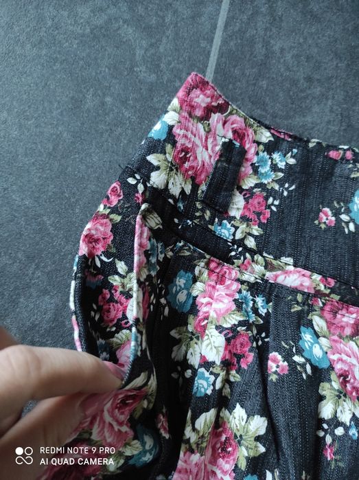 Spódniczka mini w kwiaty