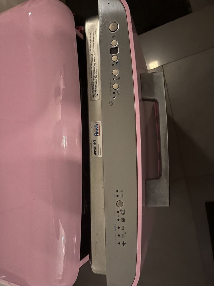 Maquina de Lavar Loiça SMEG| Versão cor-de-rosa| Com avaria!!!