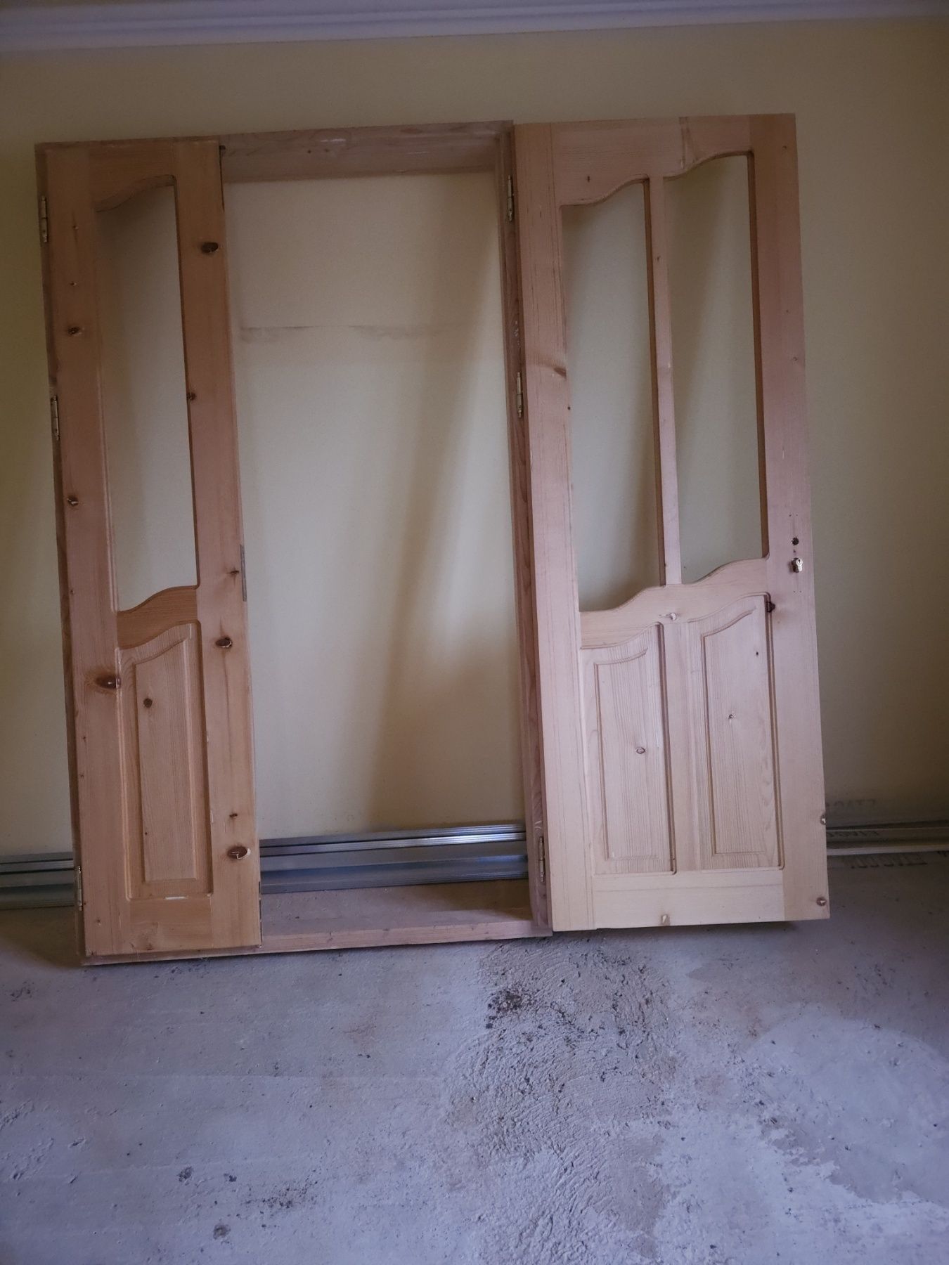 Продам дерев'яні двері