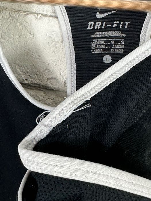 Damski top sportowy nike; stanik sportowy