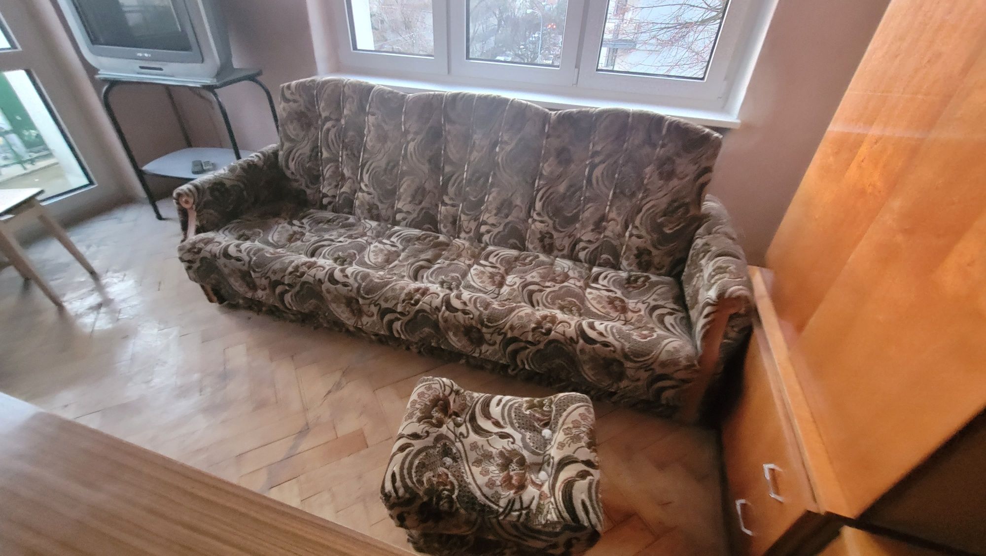 Sofa rozkładana wersalka z podnóżkiem