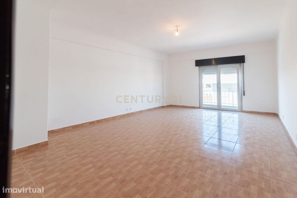Apartamento 4 Assoalhadas com Varandas e Terraço