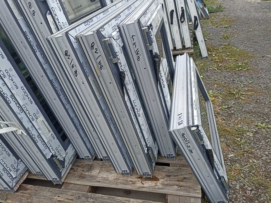 Okno pcv 82/48 antracyt łazienkowe