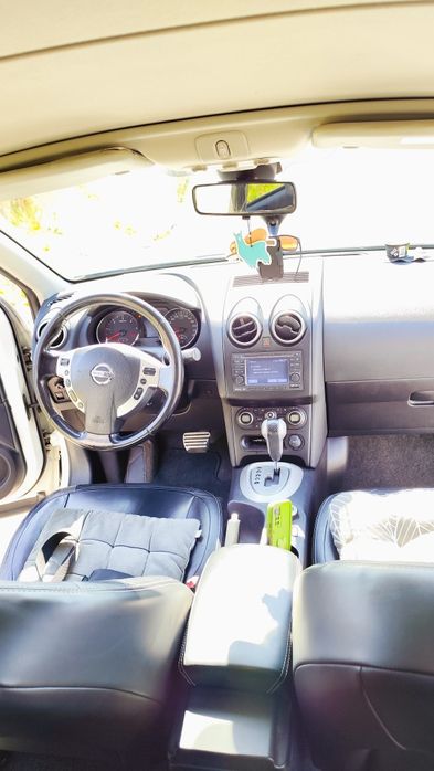 Pilnie Nissan Qashqai+2 2010