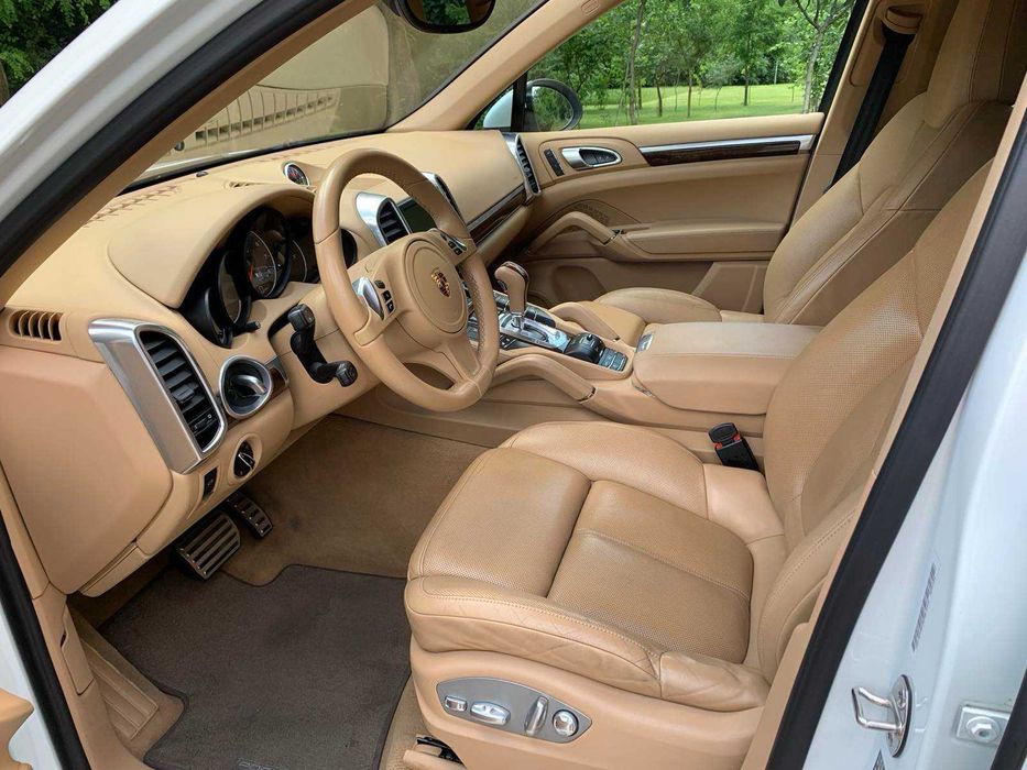 Porche Hybrid спорткар.