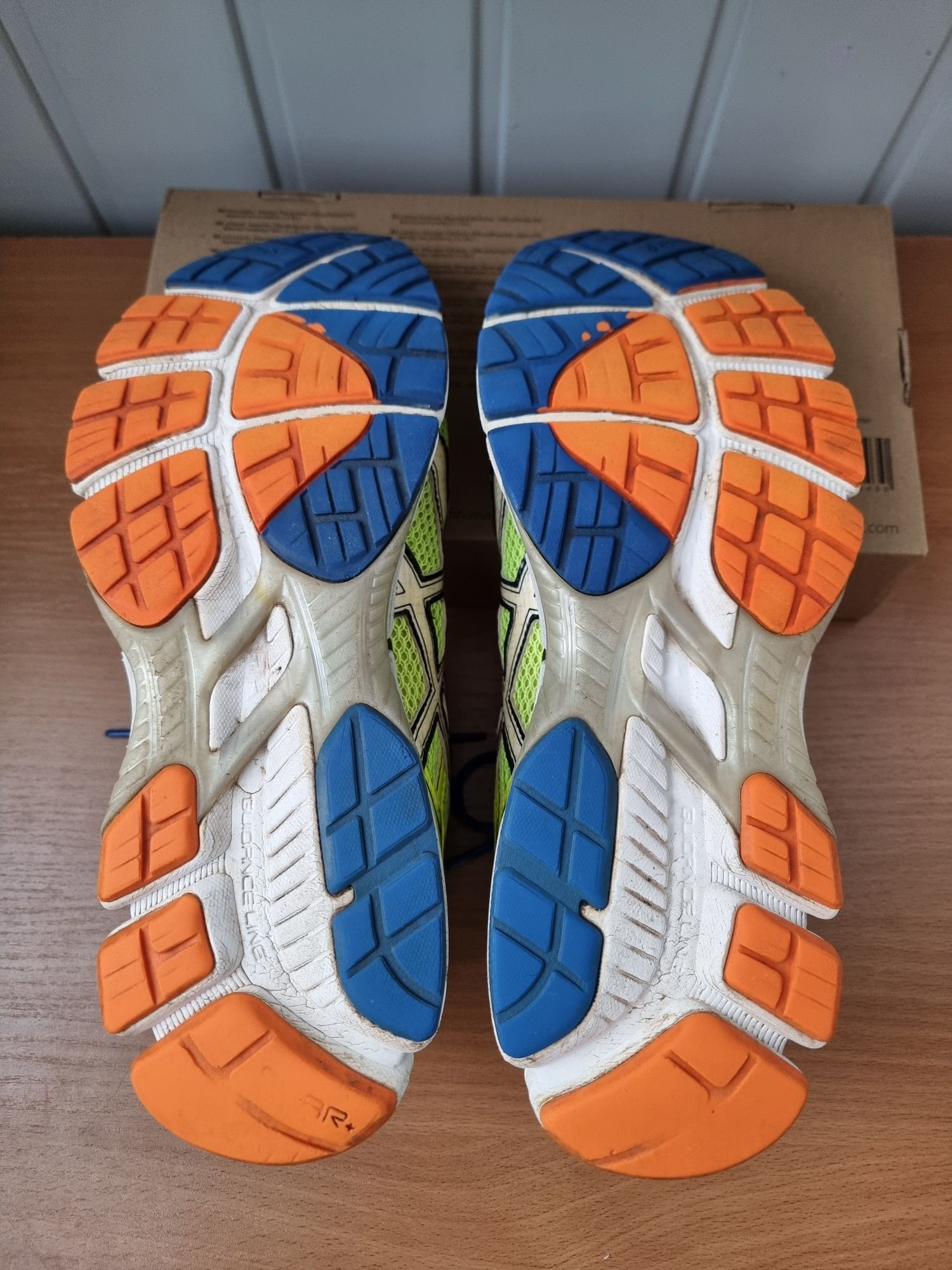 Кросівки ASICS GT-2000. Оригінальні чоловічі кросівки для бігу