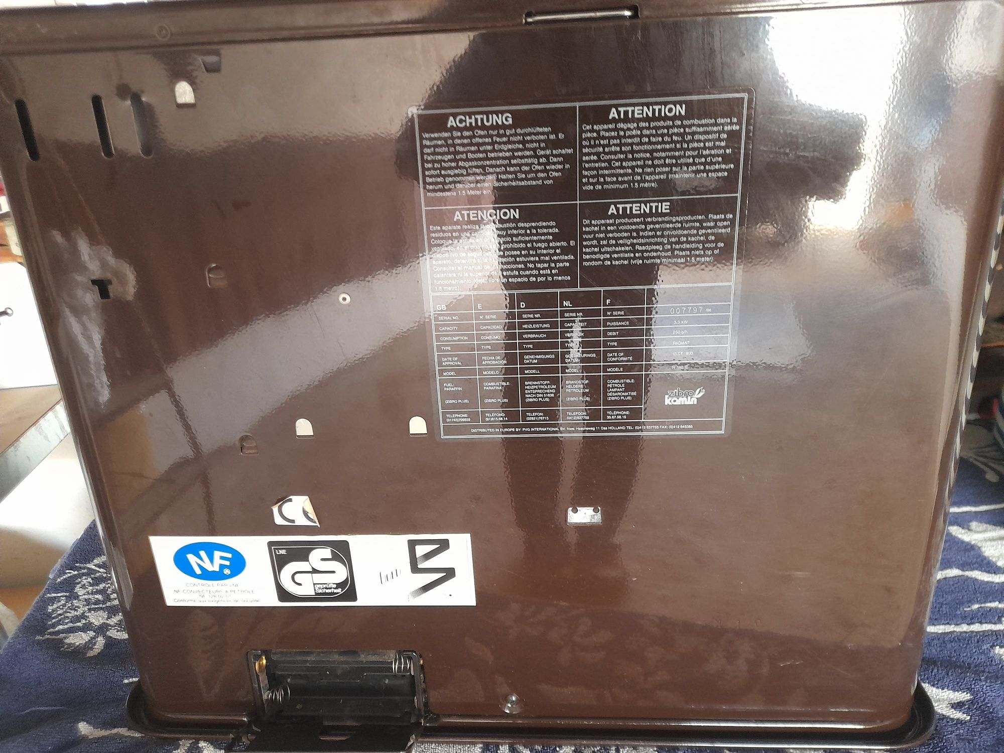 Piec naftowy Zibro R140E