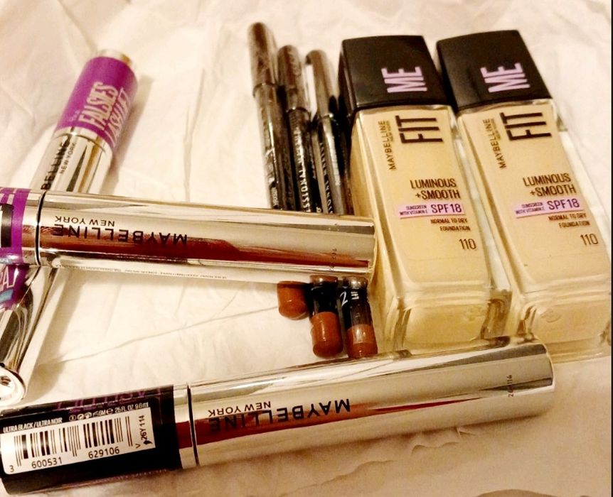 Косметика тональний туш,блиск,карандаши