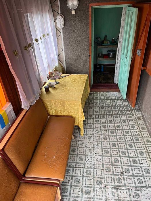 Продам дачний будинок з цегли на два поверхи. Лезнево