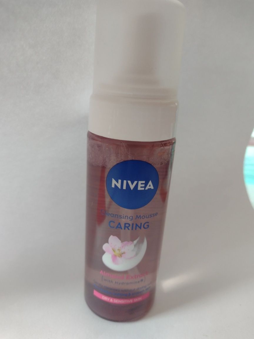 NIVEA pielęgnująca pianka oczyszczająca almond extract