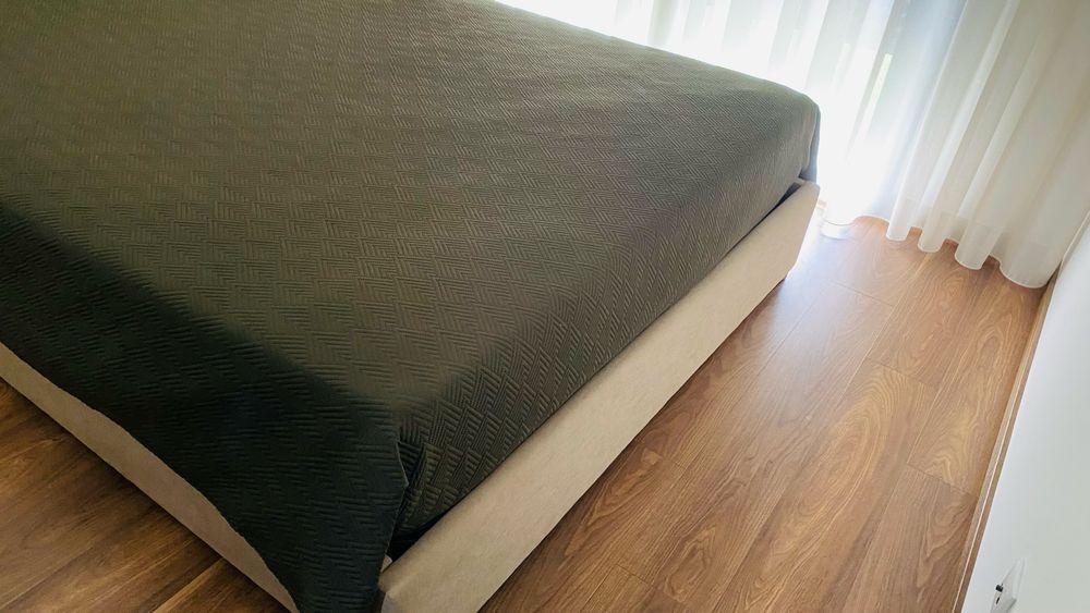 Cama de casal e colchão