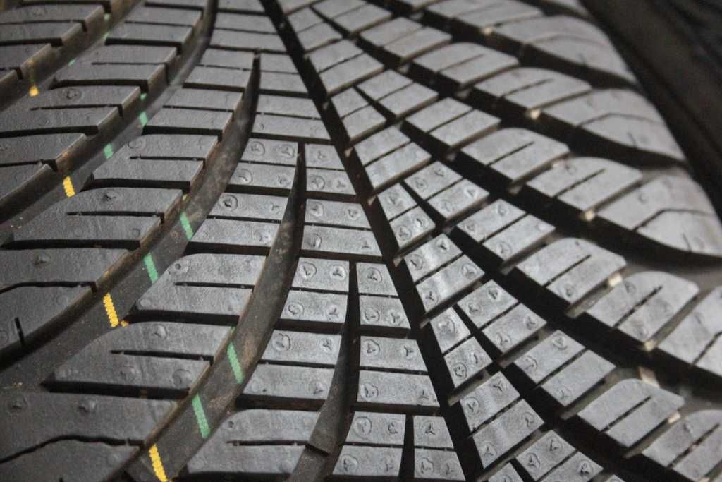 215/55/17 Goodyear Vector 4Seasons 215/55 R17 94V AO jak nowe