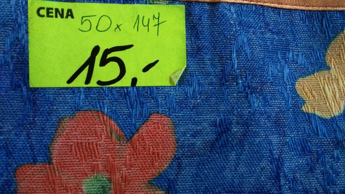 Szafirowy obrus na stół w kolorowe kwiaty 90x147 niebieski -żakardowy