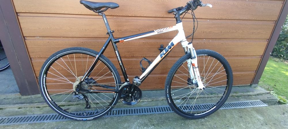 Trekingowy rower KTM