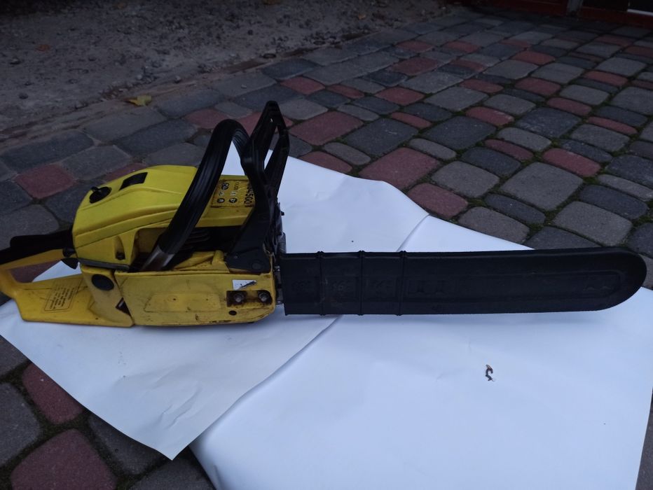 Продам б/у бензопилу GS4500. Потребує ремонту.