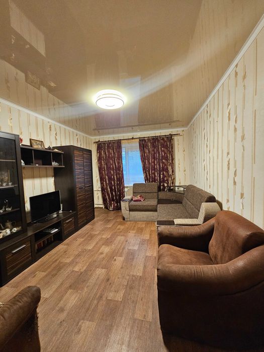 № 11716 - 3 к. квартира, Озерне, 1/4 пов., цегла, прибудований балкон