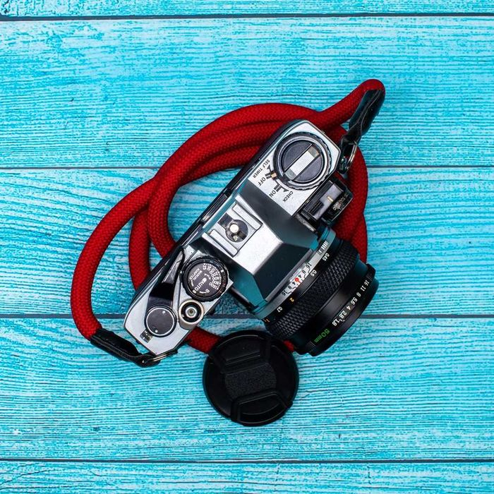 Olympus OM10 + OM 50 mm f1.8 + Exakta 35-70 mm f3.5-4.8+manual adapter