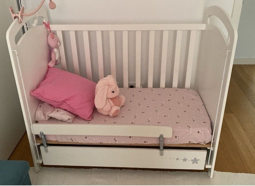 Cómoda muda fraldas com banheira & Berço