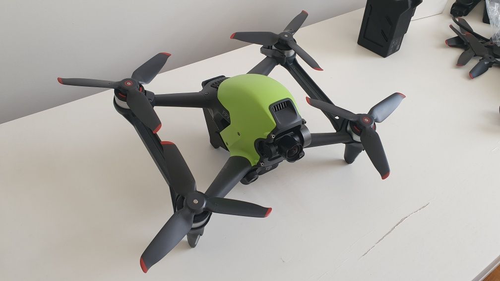 Dron Dji FPV, bogaty zestaw