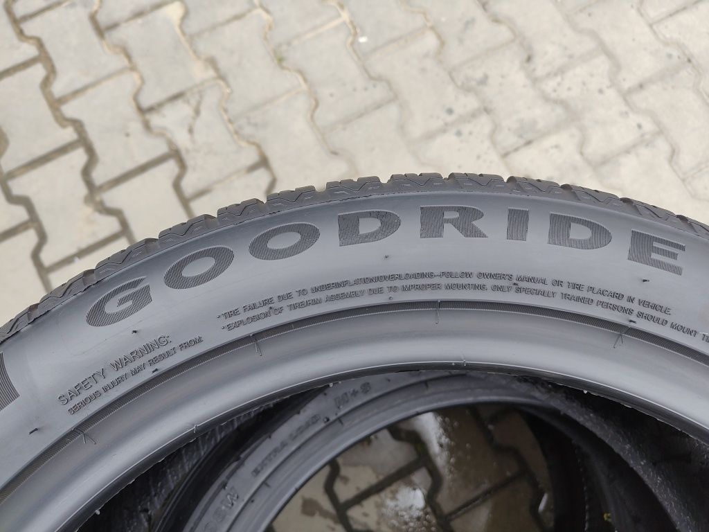 235/45/18 Goodride All Season Elite Z401