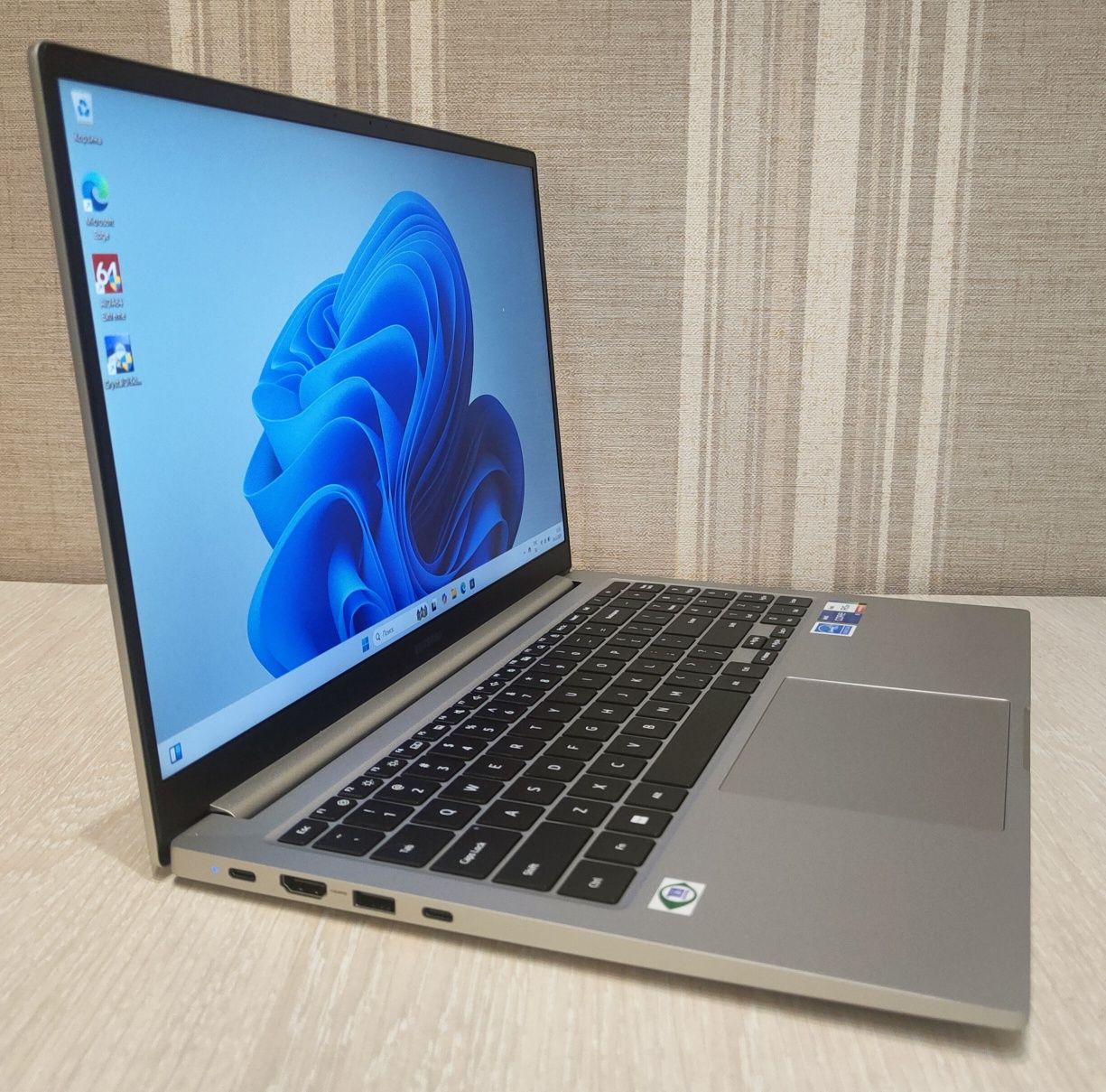 Samsung Galaxy Book 3 15.6" IPS, Core i5-1335U, 16Gb LPDDR4X 256Gb SSD