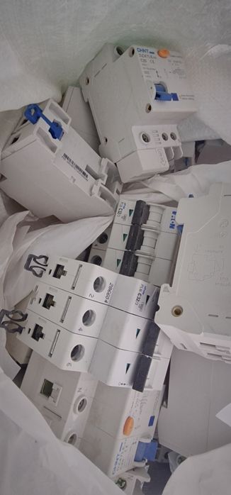 Кабель, розетки, автоматичні вимикачі