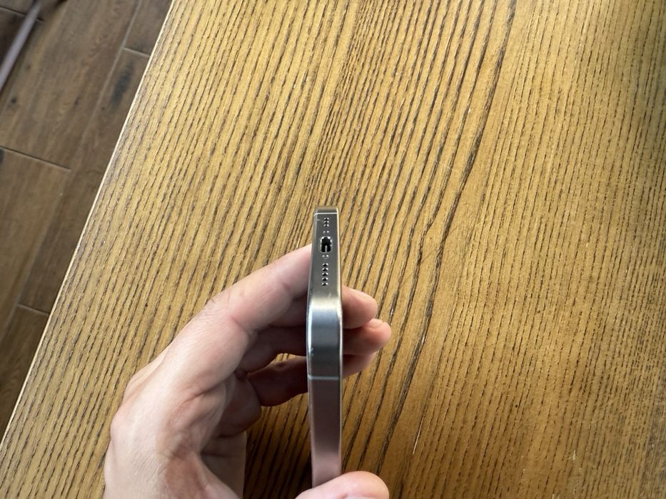 Продам iPhone 15 Pro 128ГБ