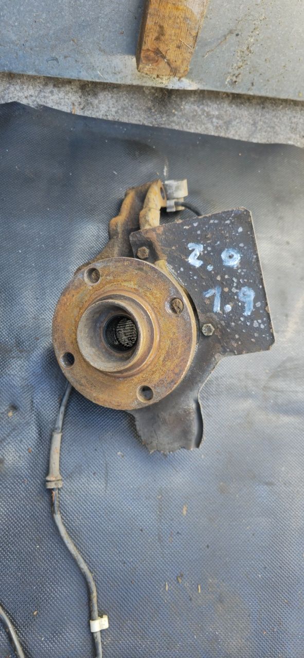 Zwrotnica Piasta Przód Lewy Prawy Audi 80 B4 1.9 2.0L