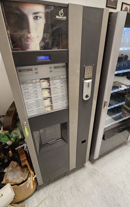 Maquina de vending cafe+snacks