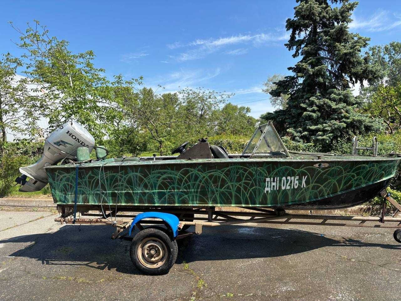 Продам Лодку с рулем, мотор Honda