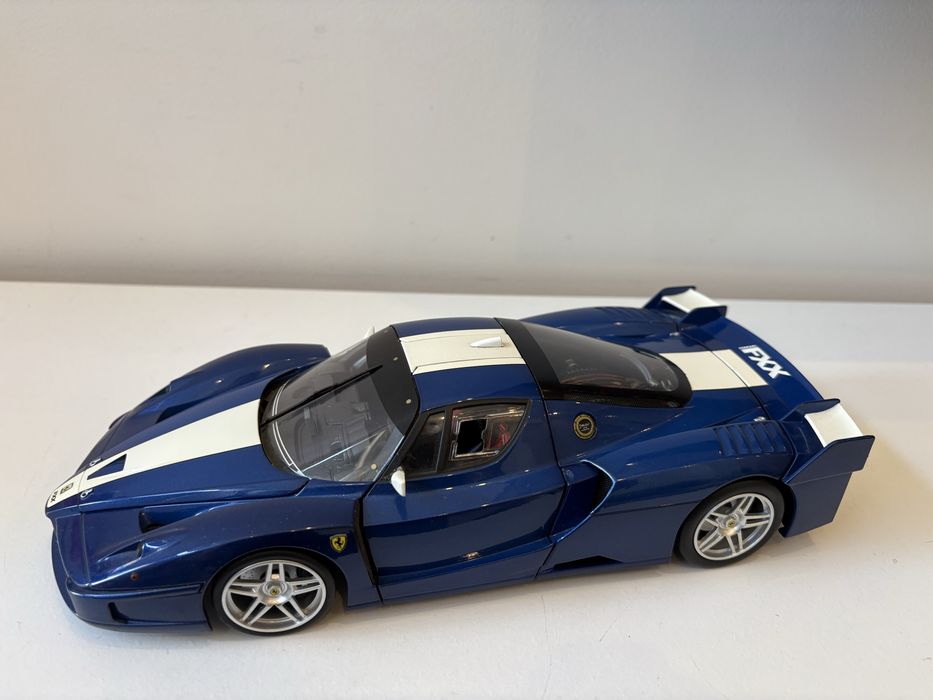 Model Ferrari FXX Race 1:18 HotWheels Elite (kyosho norev autoart)