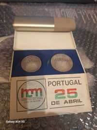Moeda Comemorativa 25 Abril: 250 e 100 escudos com caixa