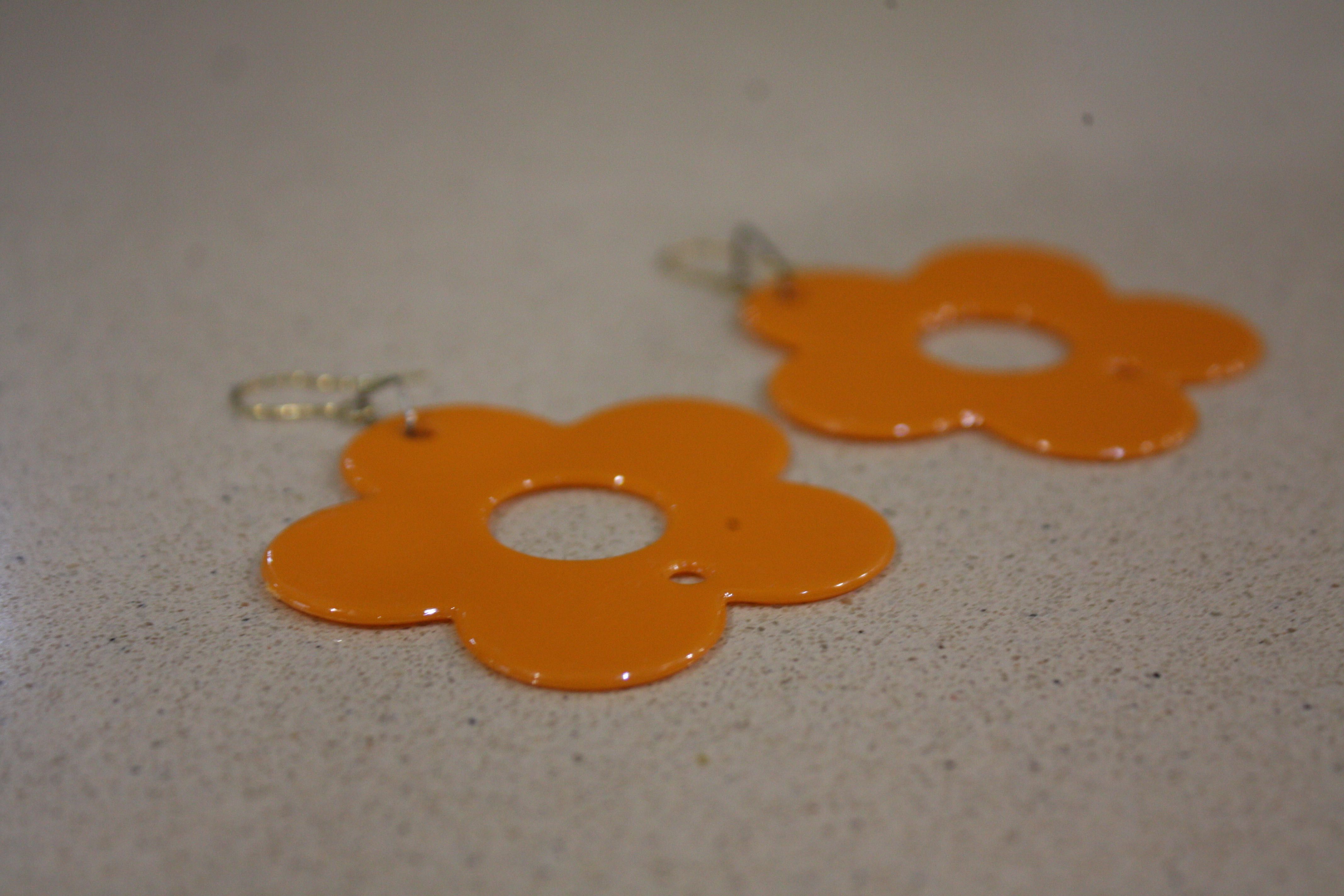 Conjunto flores laranja brincos + colar