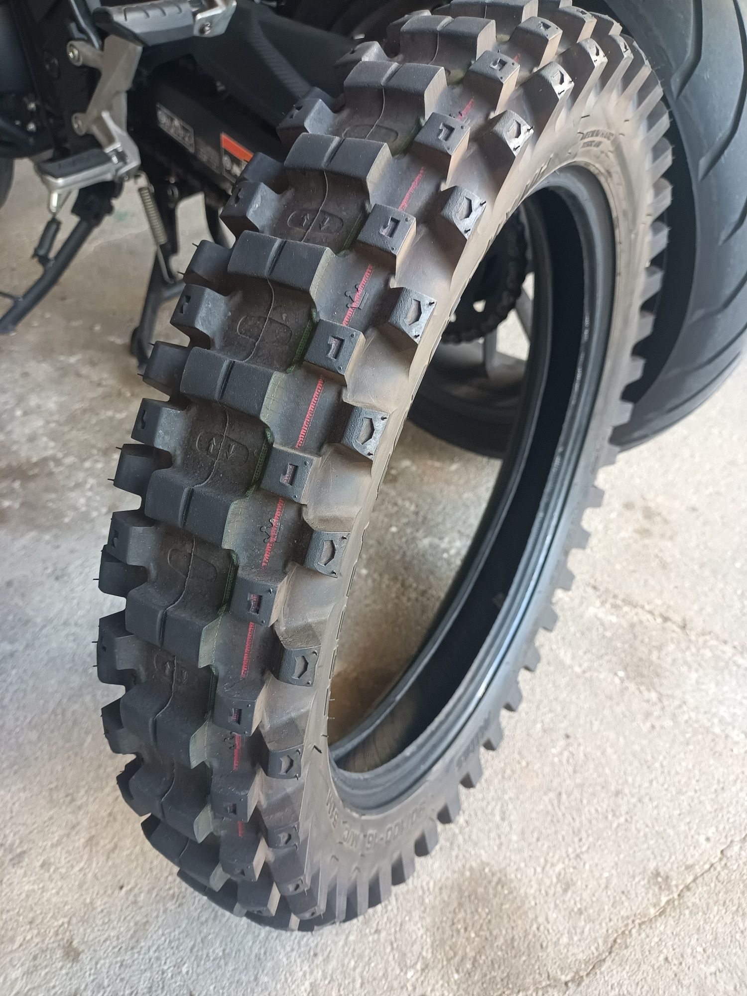 Peneu moto 90/100  16