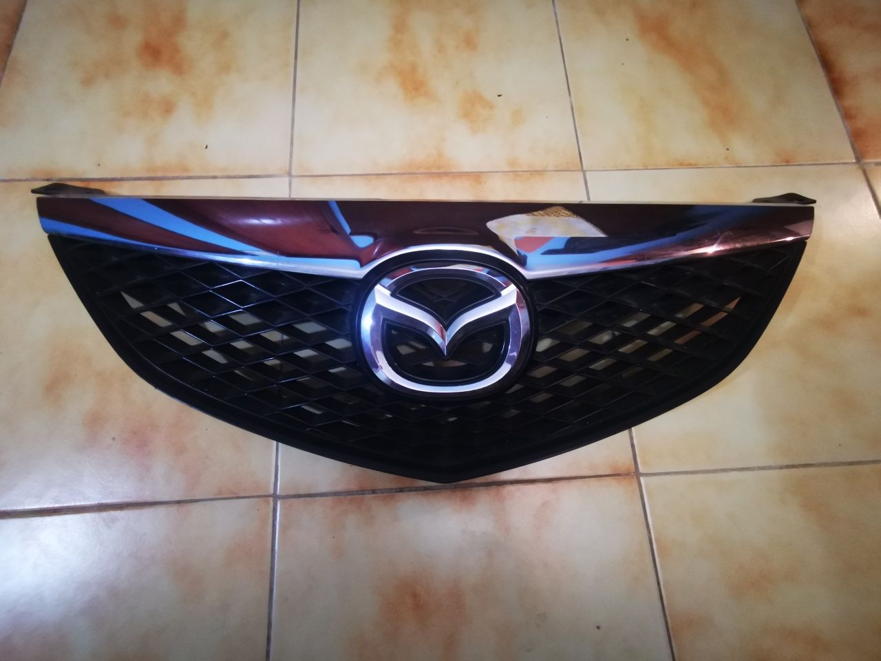 Grelha frontal mazda 6