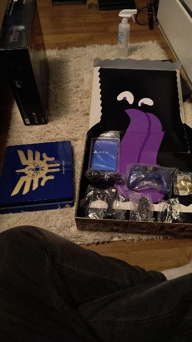 Konsola ps4 slim z napędem Dragon Quest+ pad