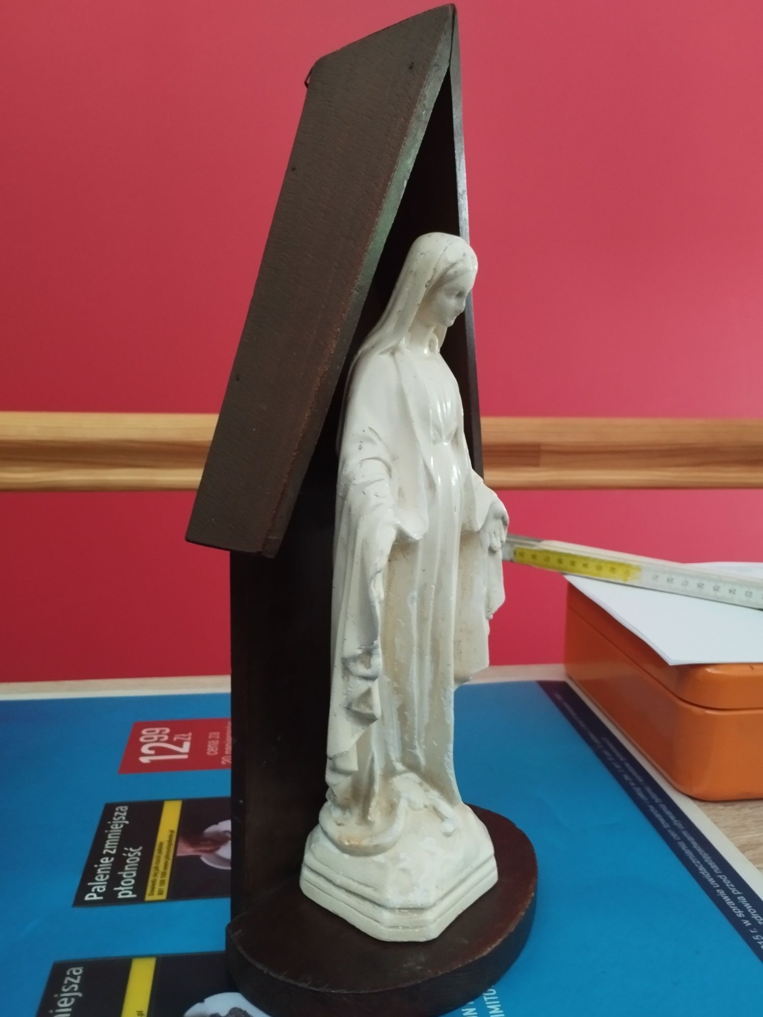 Stara figurka Matki Boskiej - Kapliczka
