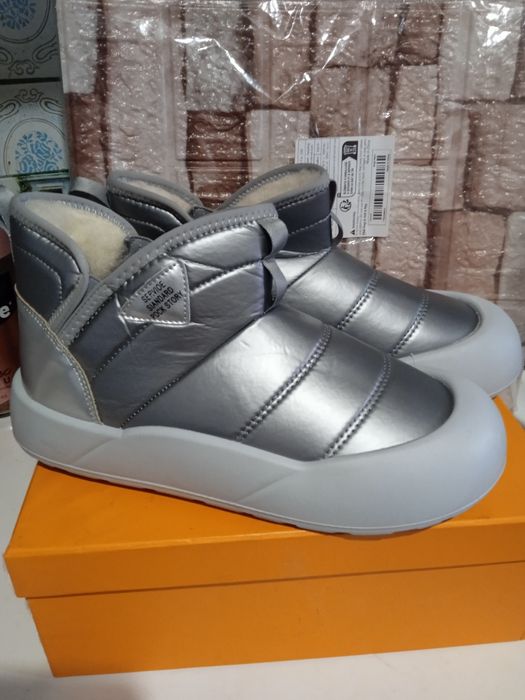 Продам женские стильные дутики.