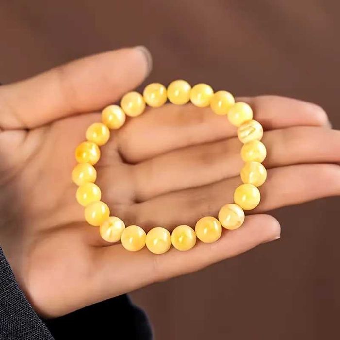 Piękna bransoletka z naturalnego biało-miodowego bursztynu 10 mm
