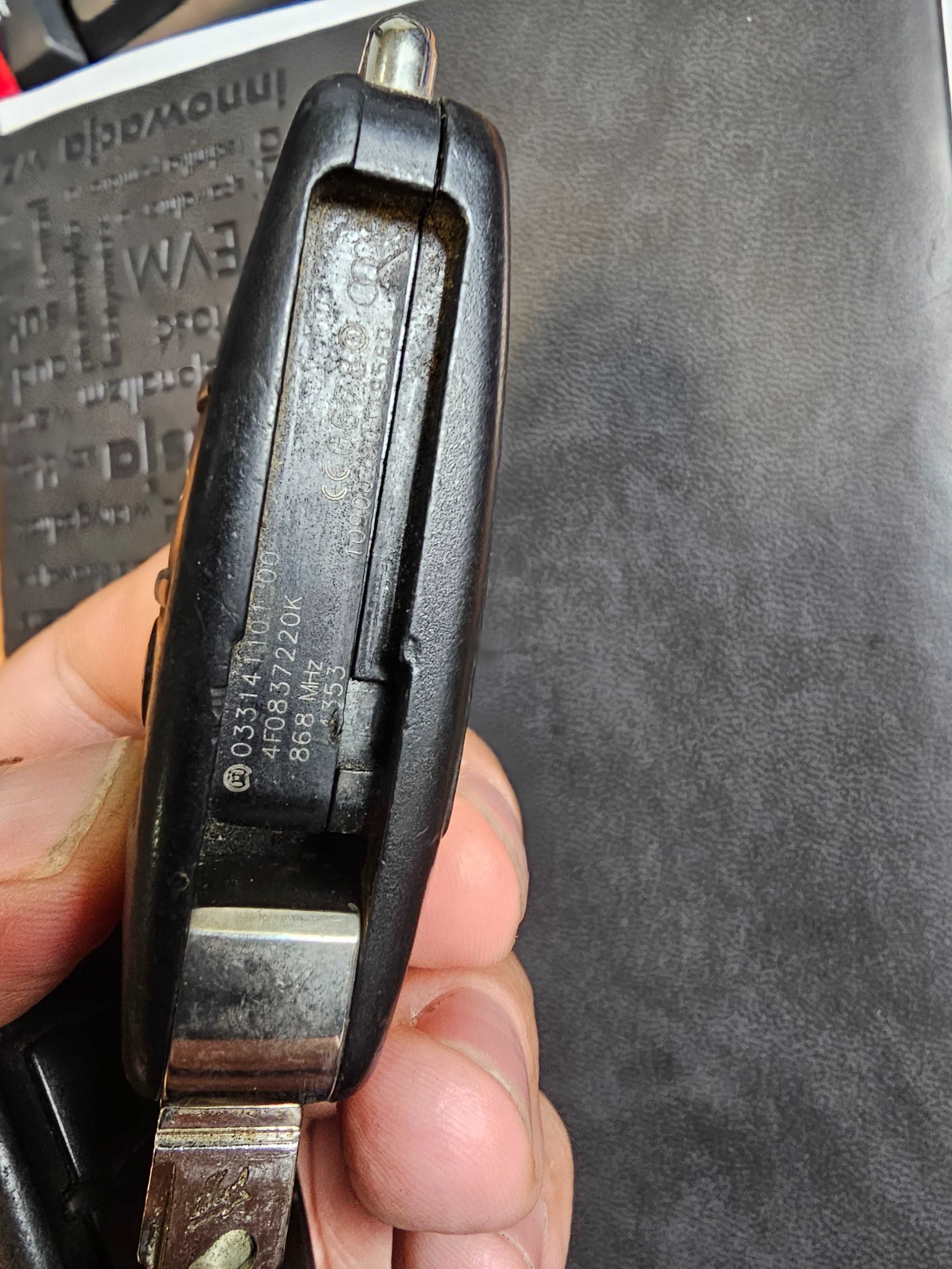 Kluczyk AUDI A6 C6  WYCZYSZCZONY DO dopisania 4F0 literką K i R RS6