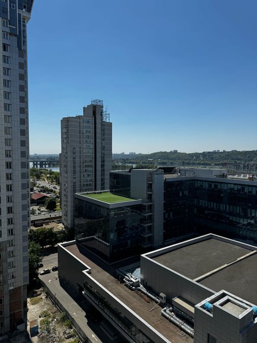 Продам 2 кімнатну 69м без % ЖК Silver Breeze Дніпровська набережна  1а