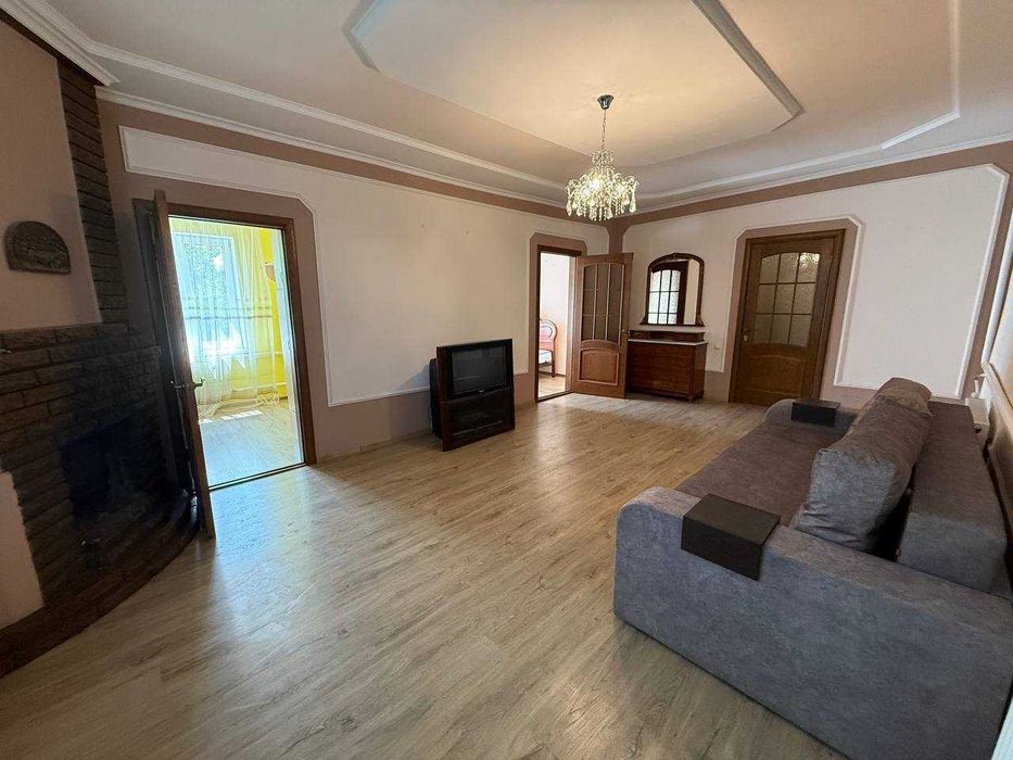 Оренда 4к будинку з гаражем на Карачунах