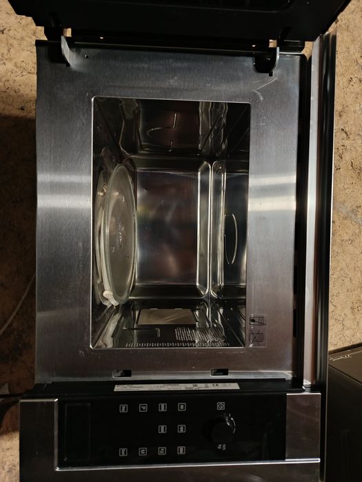 Мікрохвильовка вбудована під забудову духовка встроенная микроволновка